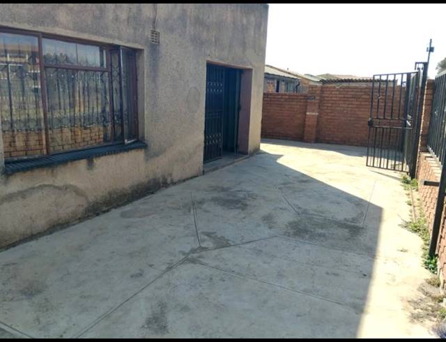 2 BEDROOM HOUSE FOR SALE IN MAPETLA
